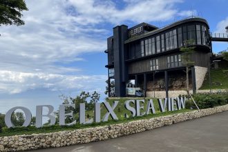 obelix sea view - paket wisata di happytour.id