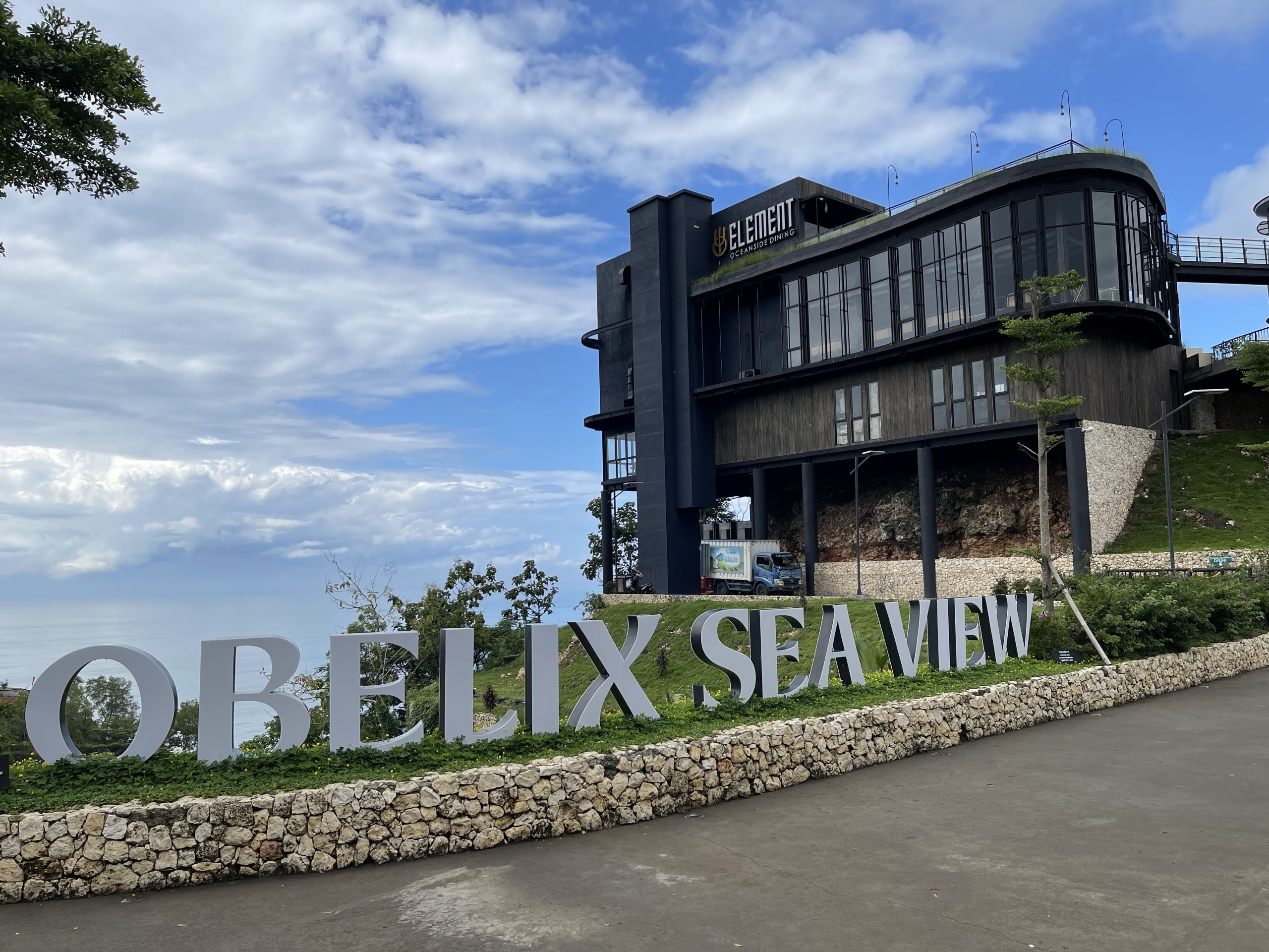 obelix sea view - paket wisata di happytour.id